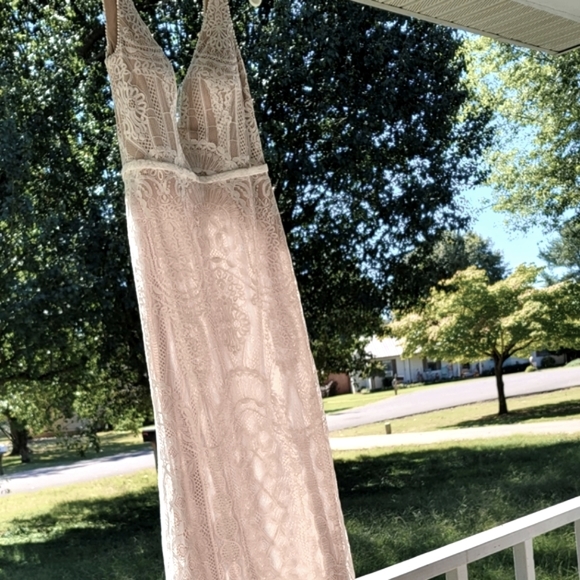 New Never Worn Unaltered Lacy Wedding Dress - Picture 1 of 16